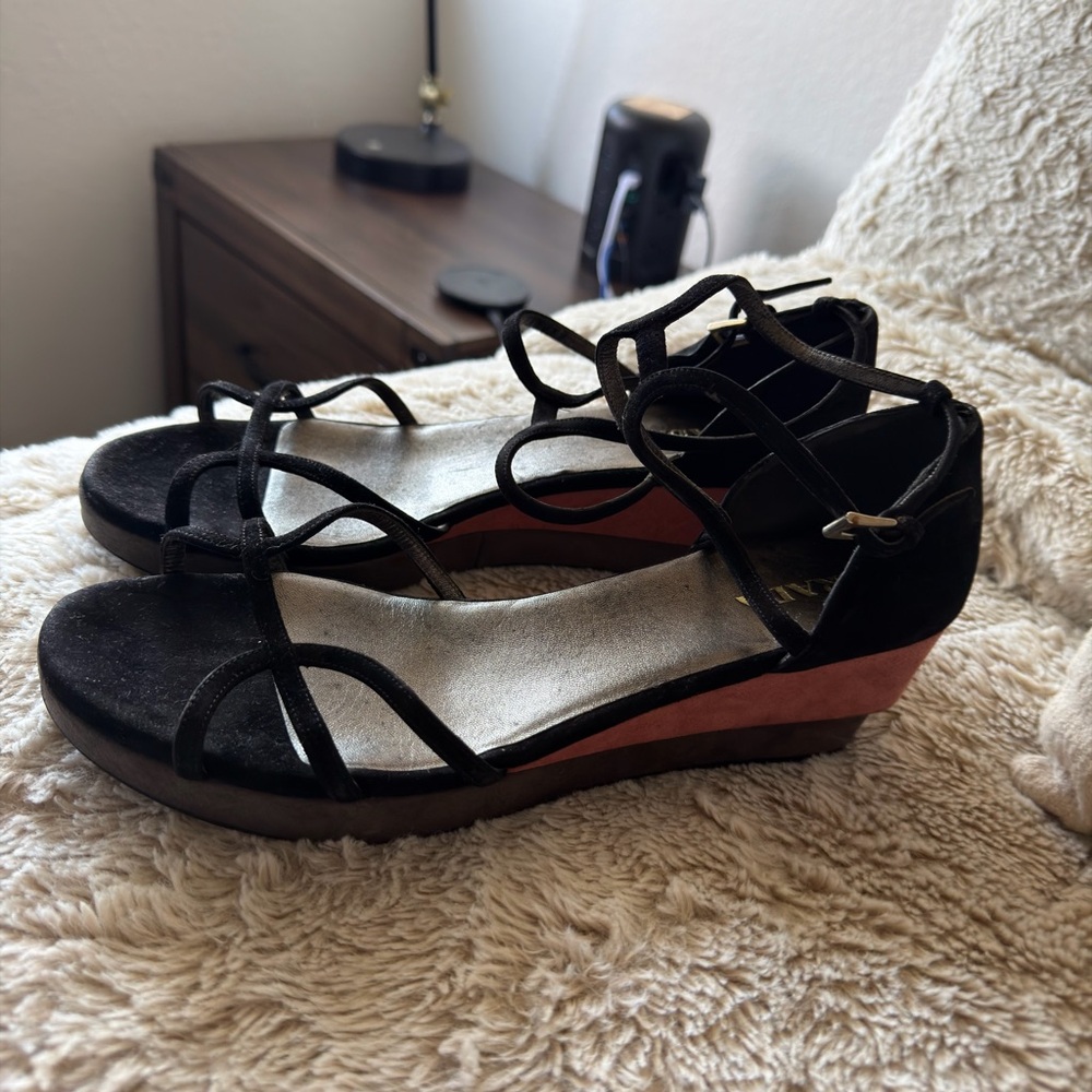Elegant Black and Pink Strappy Sandals - Picture 2 of 8